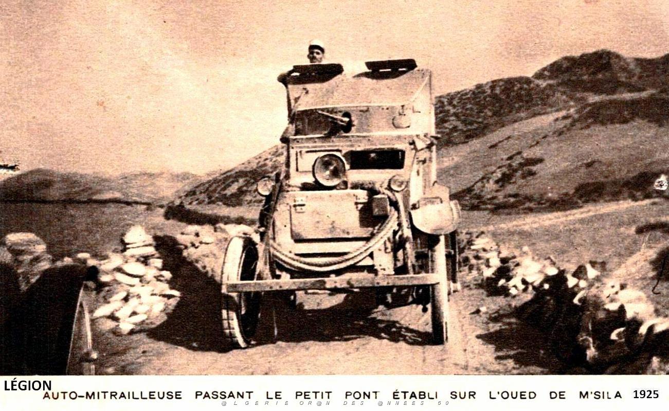 M'Sila - Legion - Automitrailleuse passant le pont.jpg